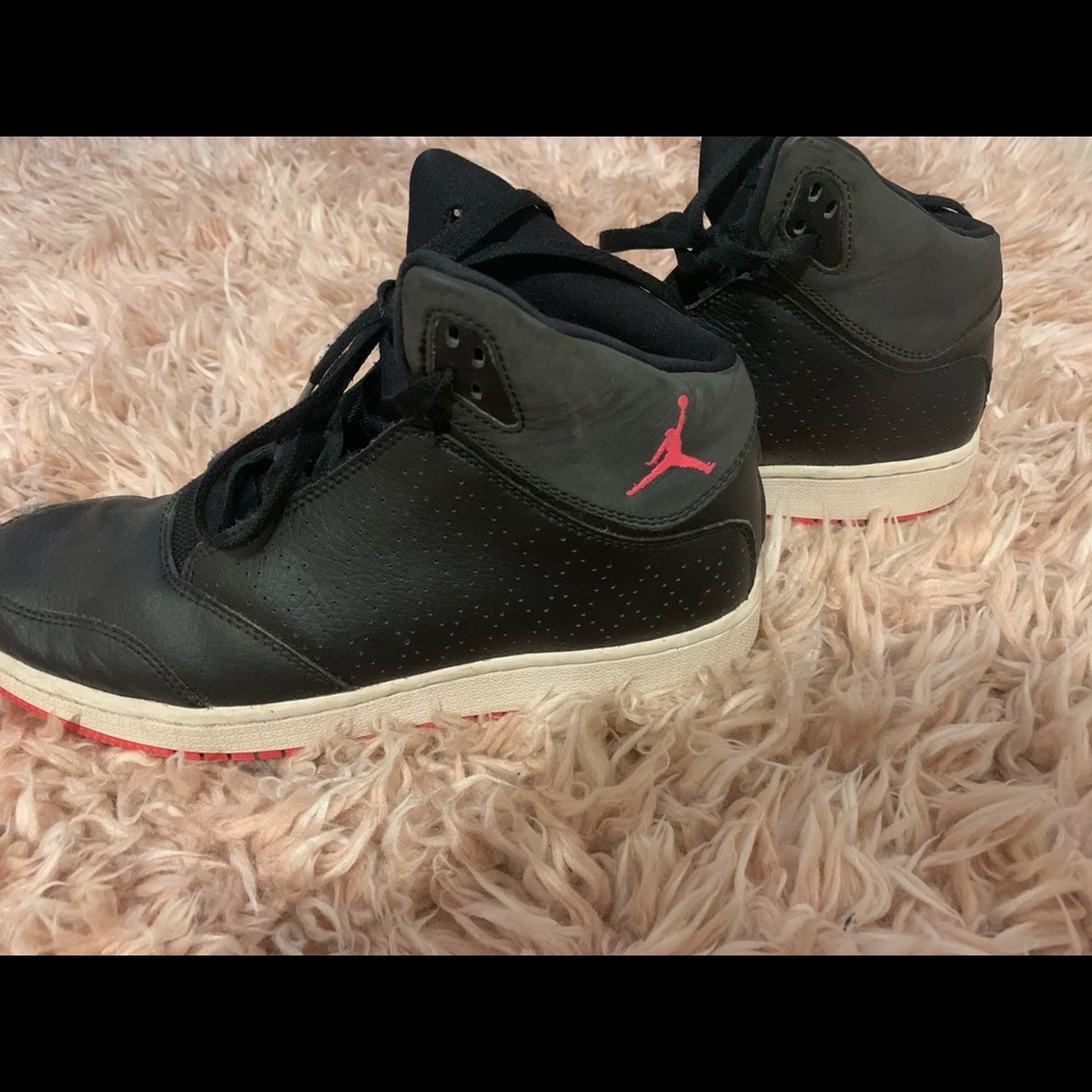 Basketball shoes